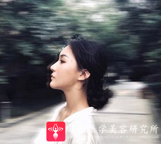 隆鼻手术