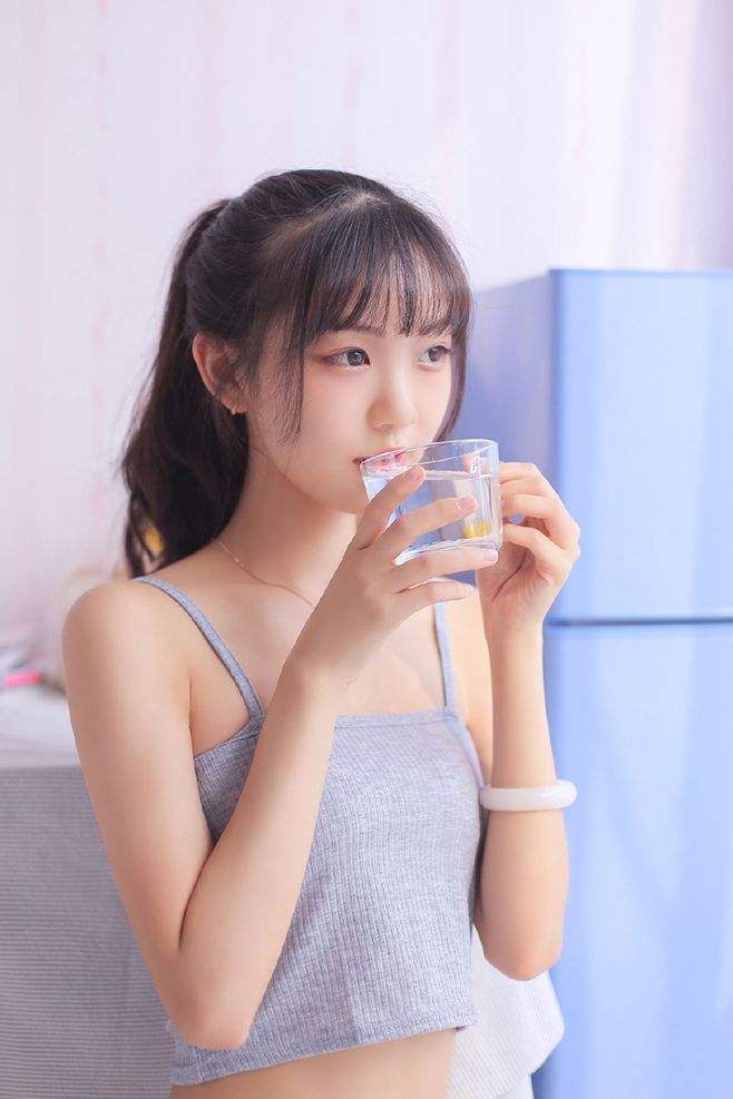 玻尿酸丰卧蚕
