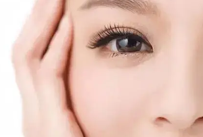 去眼袋手术