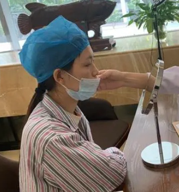 去眼袋手术