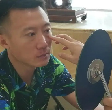 去眼袋手术