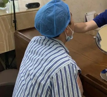 去眼袋手术